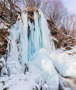 Vodopad Gostilje - Vodopad Gostilje - U selu Gostilje, na Gostiljskoj reci, udaljeni 25 km od Zlatibora, nalaze se vodopadi Gostilje.